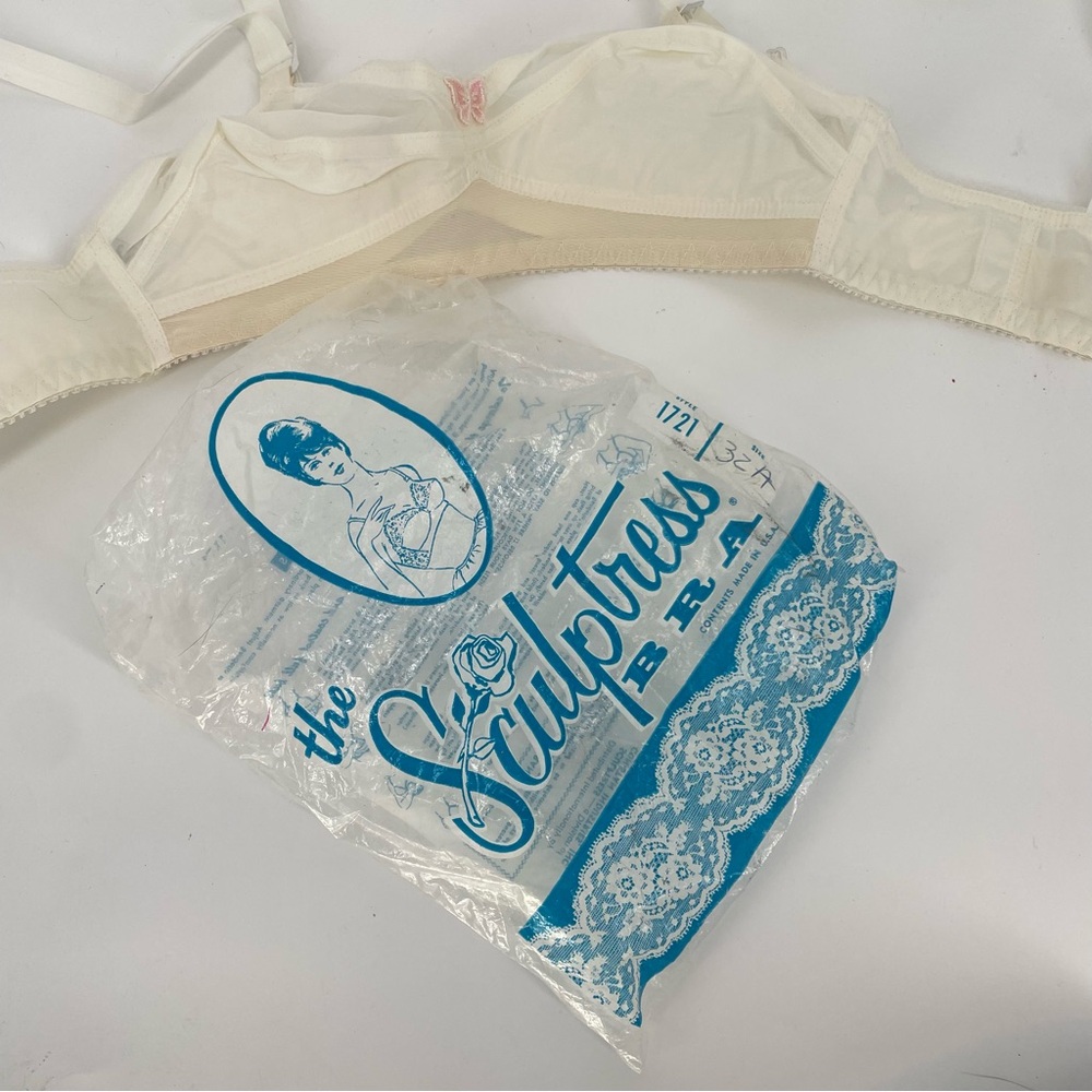 New Old Stock 1960s “The Sculptress Bra” 32A W/ Removable Cotton Banderin Strap - Picture 5 of 9